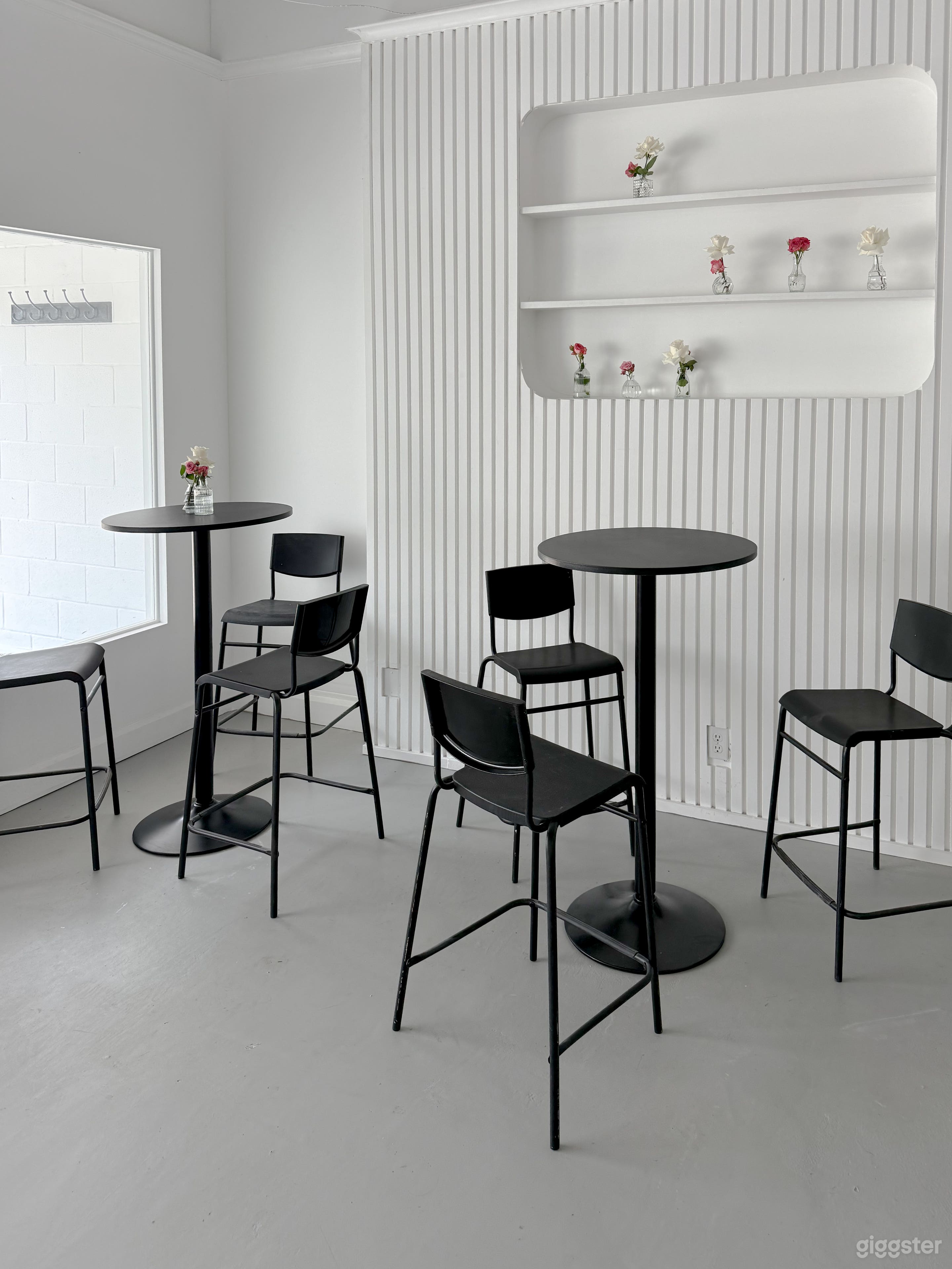 Cocktail-style lounge area
Stylish standing tables ideal for social mixers, launch events, or casual wine &amp; bites setups.