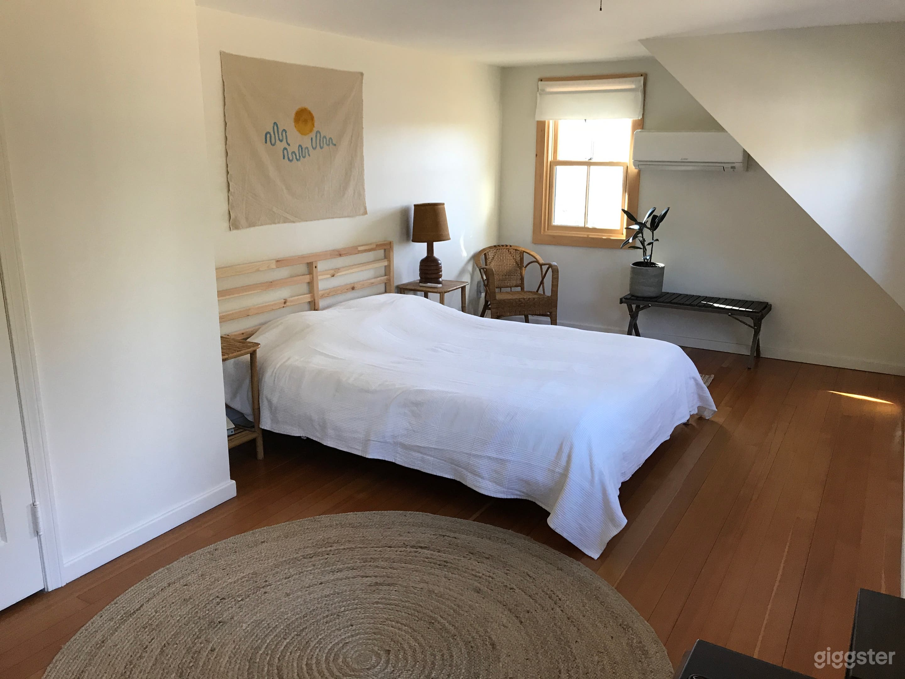 Pastoral 1936 beach house w/ Scandi interior Photo 3