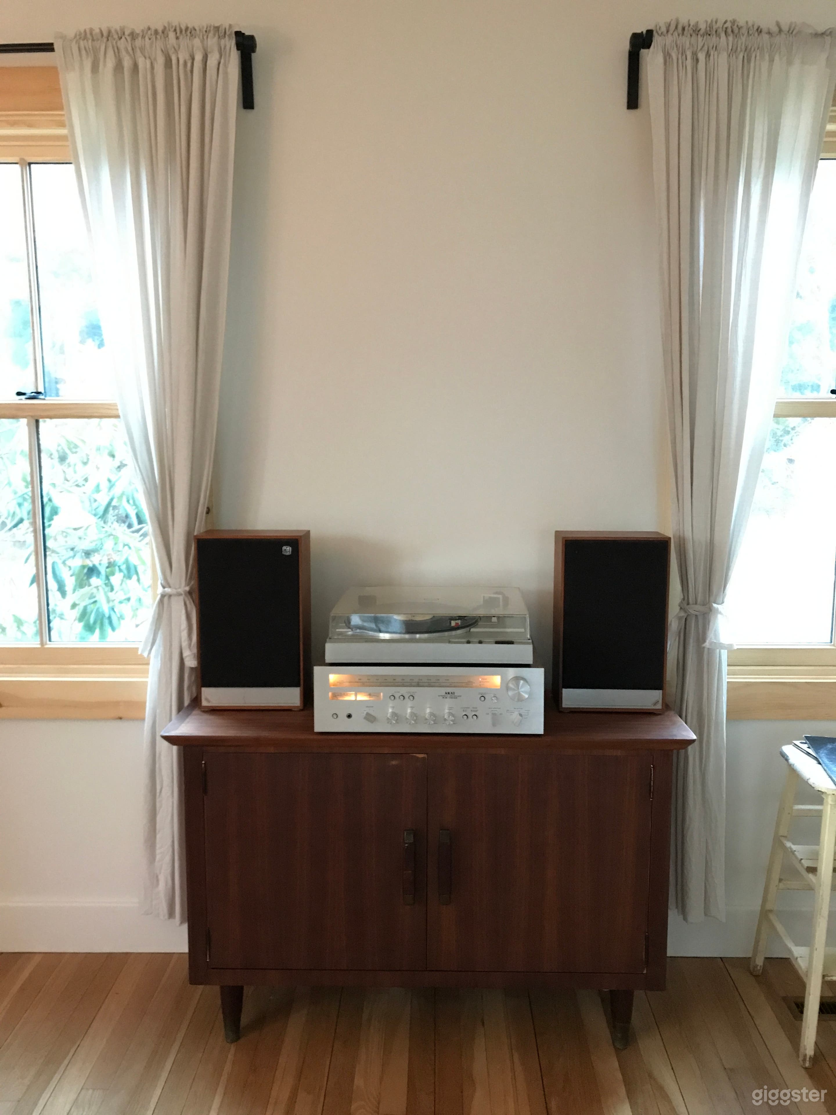 Pastoral 1936 beach house w/ Scandi interior Photo 4