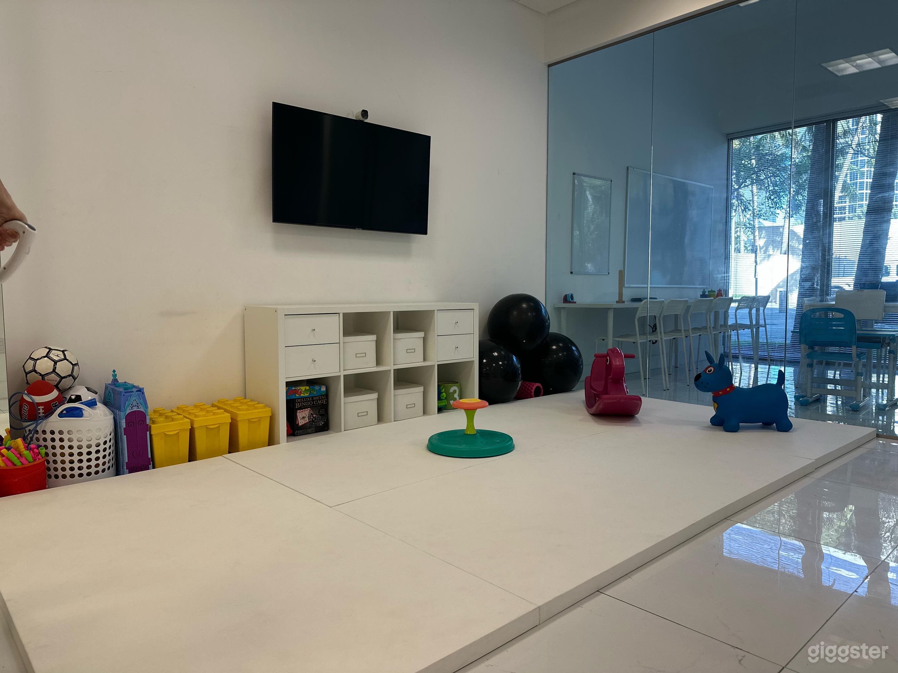 Kinder Kids &amp; Teens Photo 2