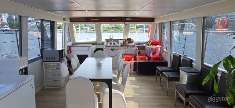 Comfortable Private Party Boat In Vancouver Fales Creek 