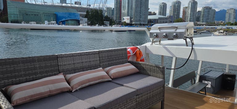  Comfortable Private Party Boat In Vancouver Fales Creek 