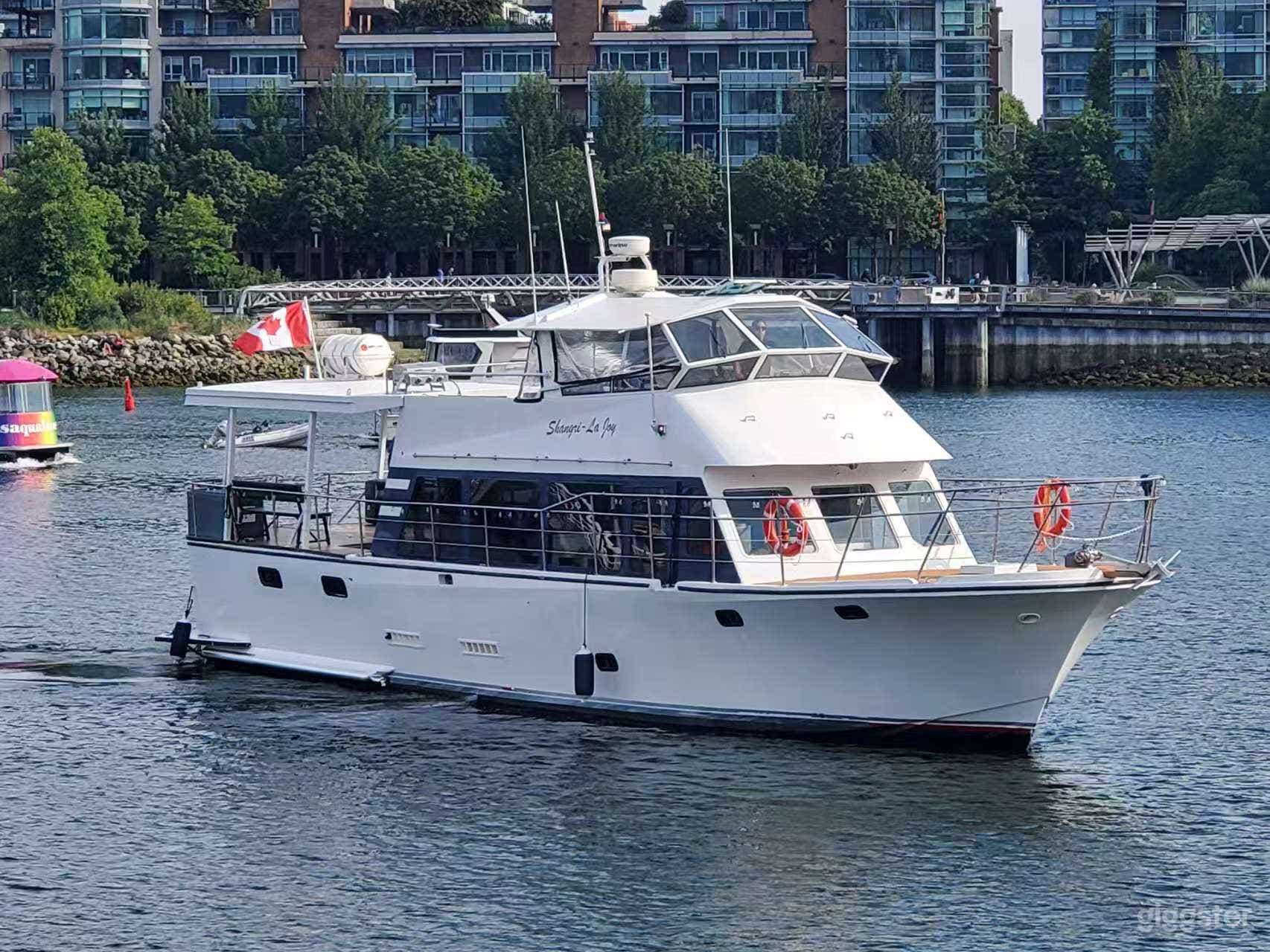 Comfortable Private Party Boat In Vancouver Fales Creek Photo 1
