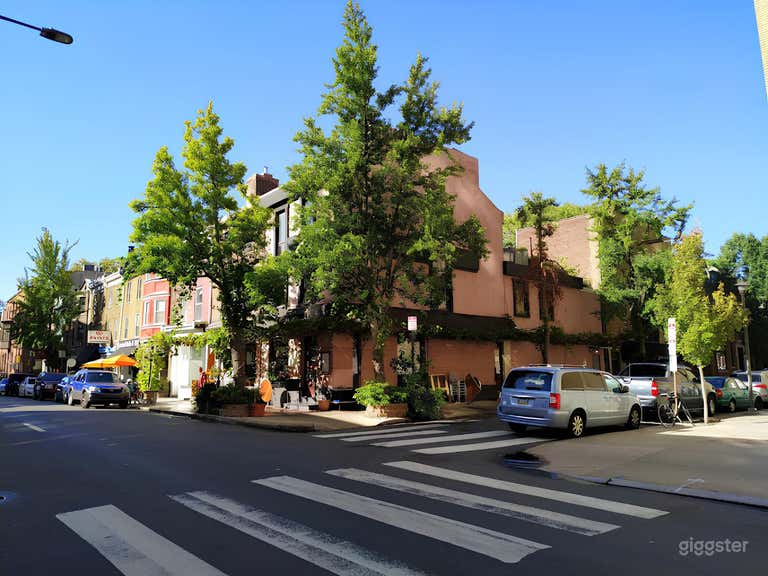  Vibrant Alley for Italian Dining Experience 