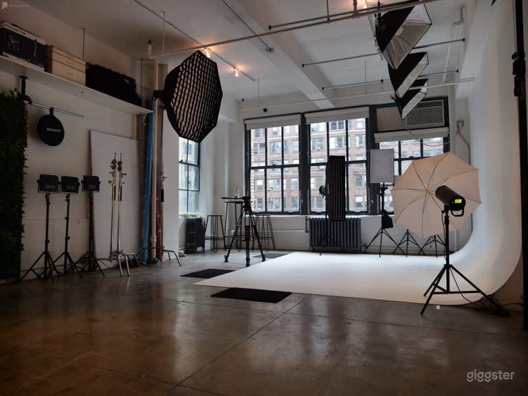  Photo Studio with Cyclorama & 4K Video Wall 