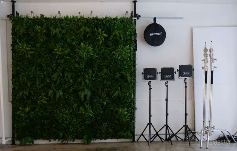  Photo Studio with Cyclorama & 4K Video Wall 