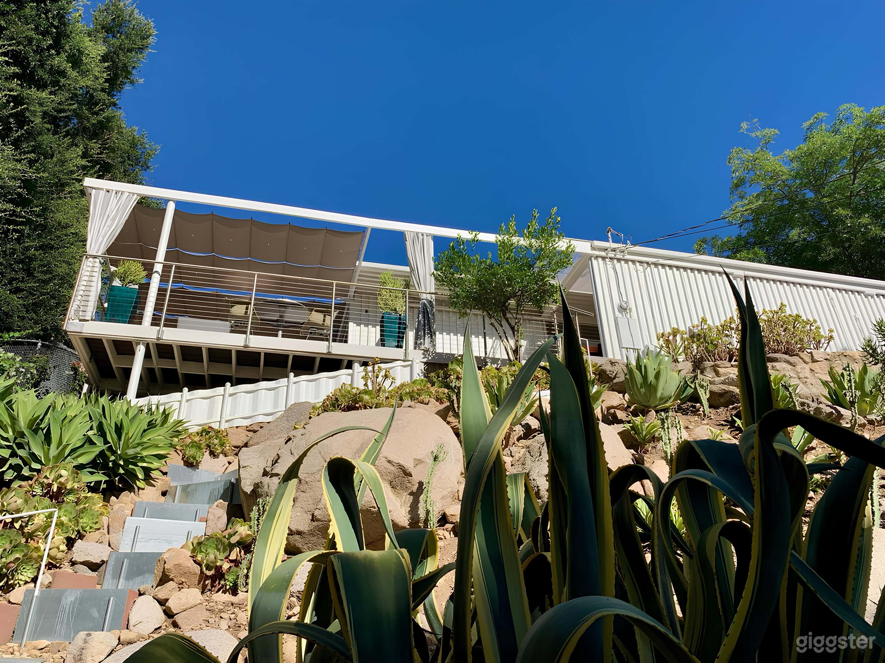 Backyard with Iconic Pierre Koenig Design Photo 4