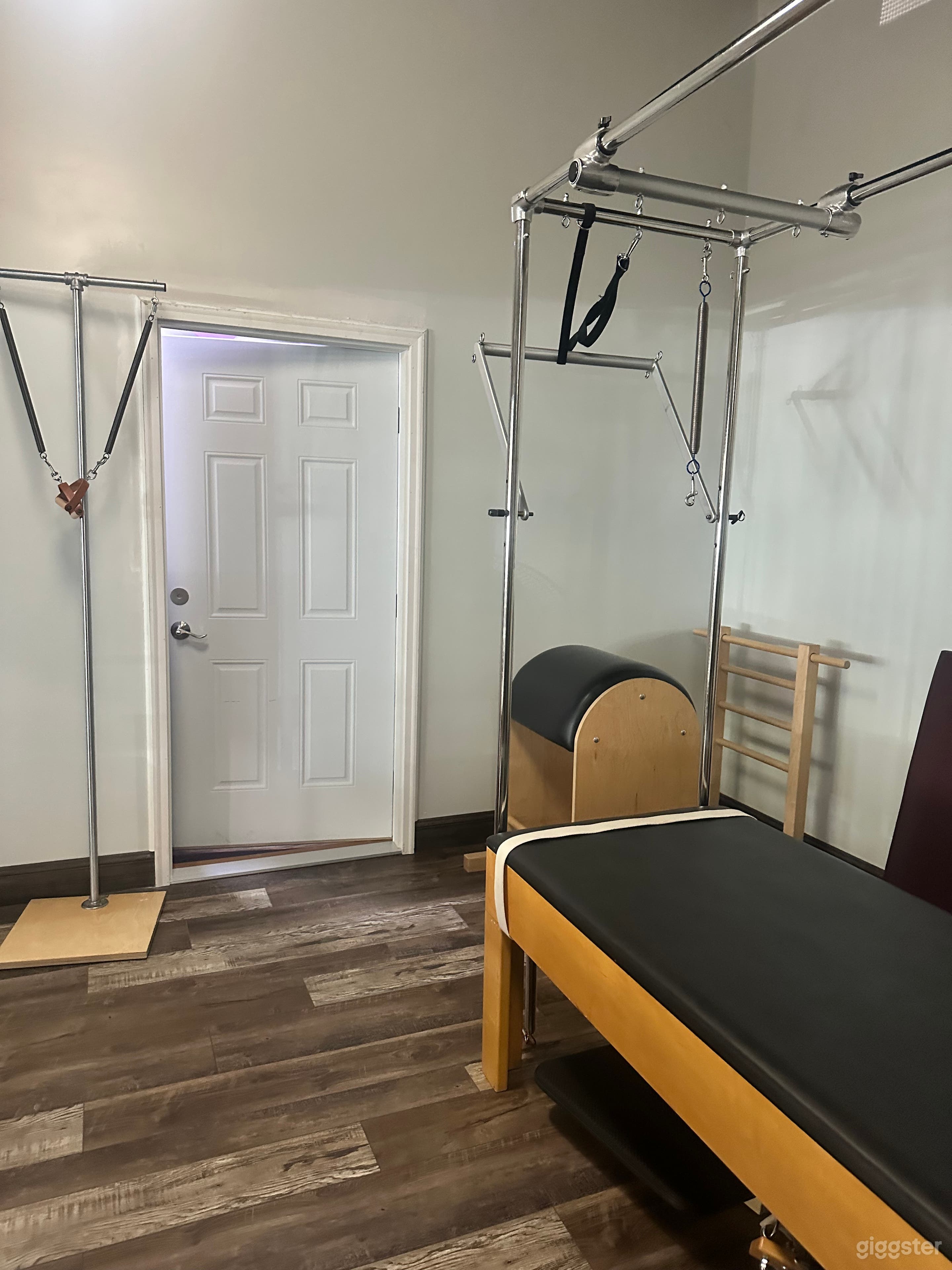 Fully Equipped Pilates studio and massage therapy private Photo 3