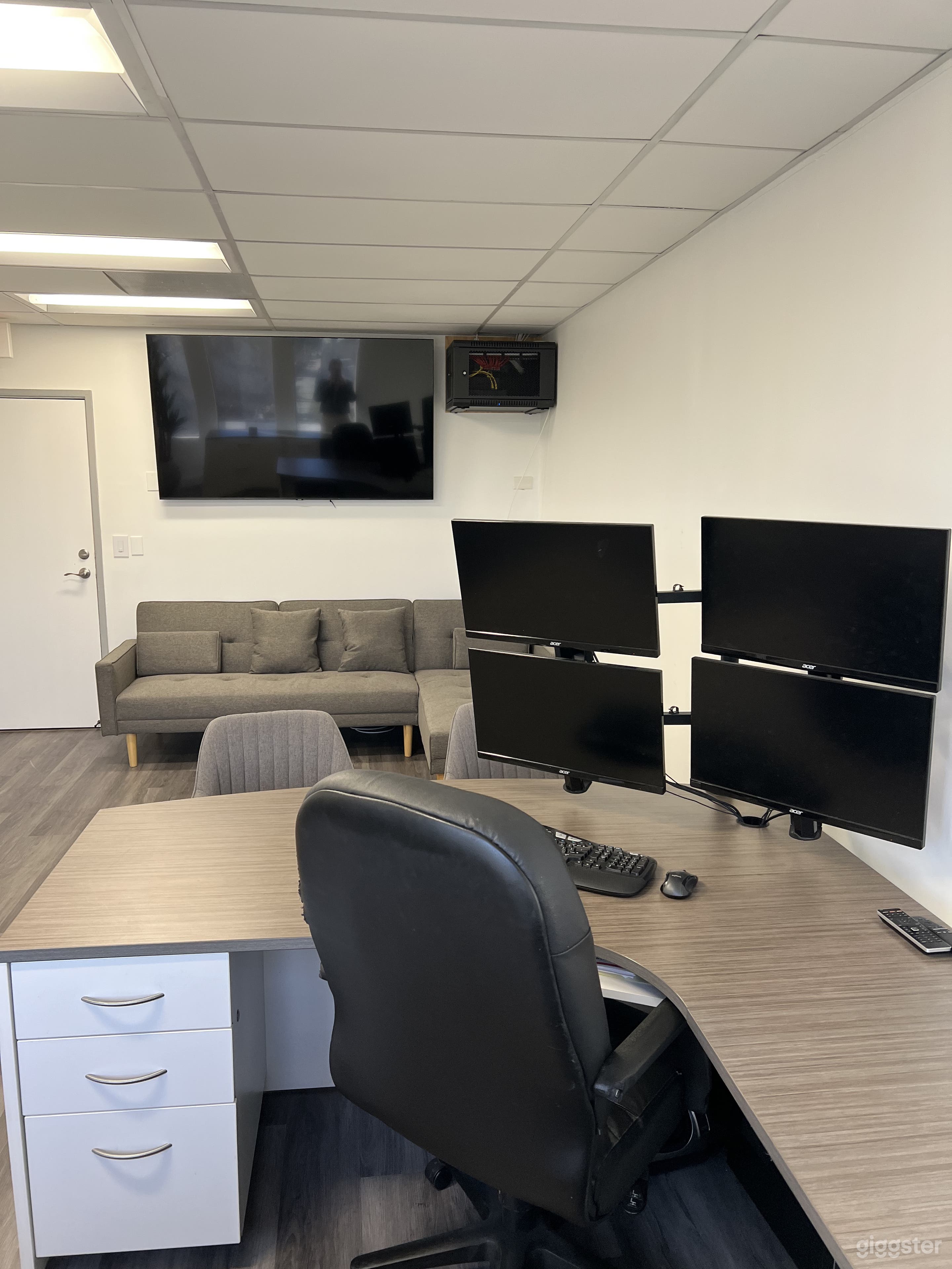 Furnished Executive Office (2) + Bull Pen  Photo 4