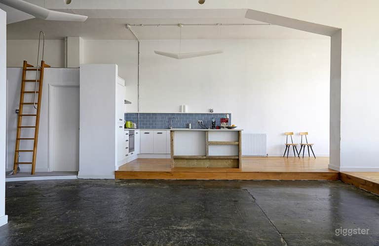  Minimal New York Style Loft Apartment in Hackney 