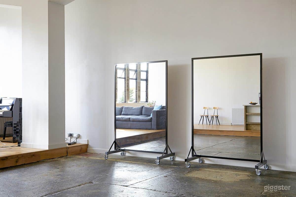 Minimal New York Style Loft Apartment in Hackney Photo 4