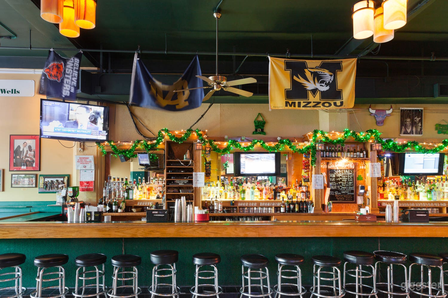 O'Neil's on Wells Photo 2