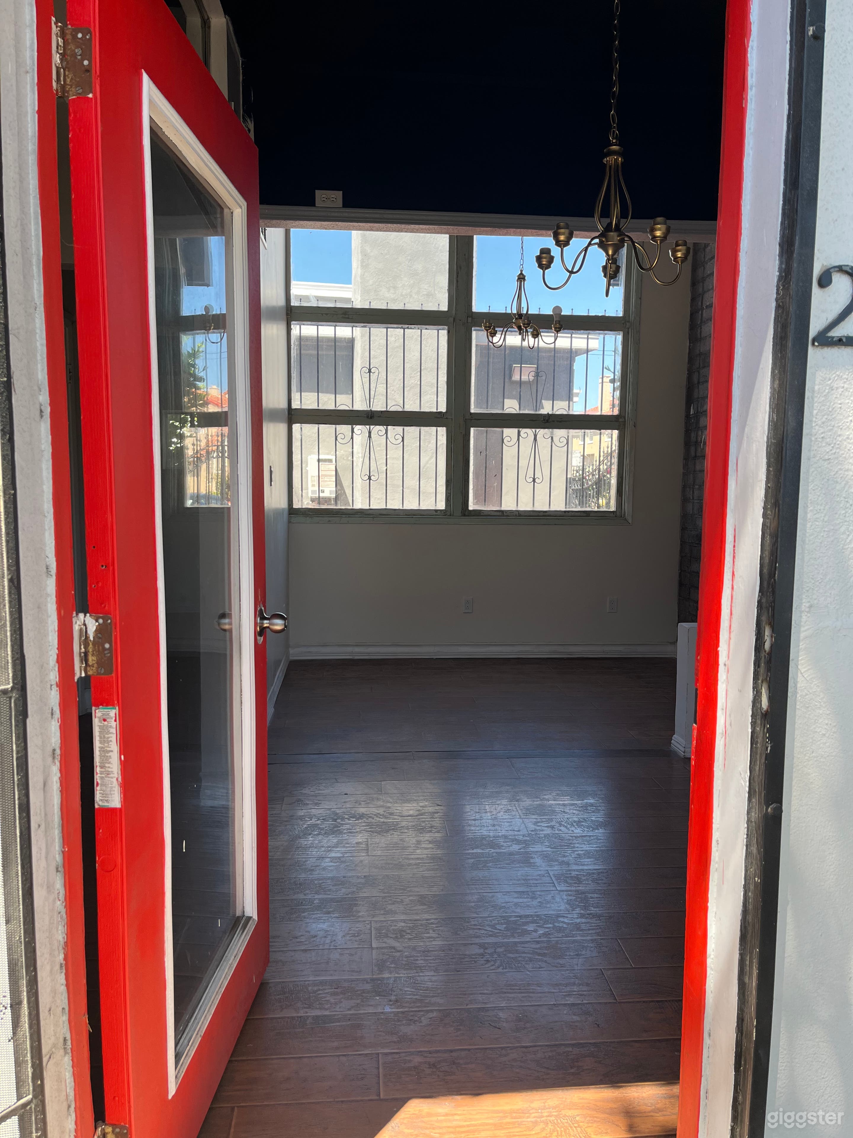 Neutral &amp; Versatile for Creatives  Photo 2