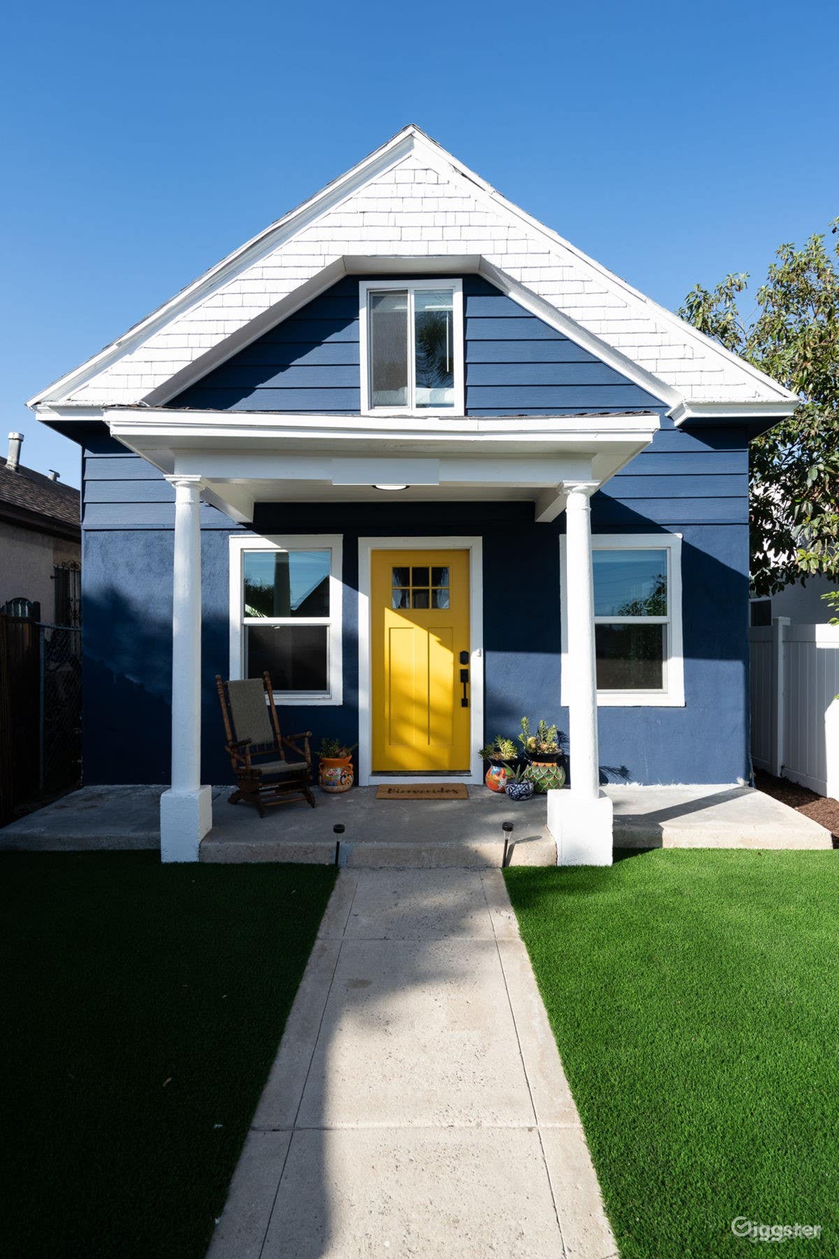 Hispanic Residential Home w 4 Bedroom Photo 2