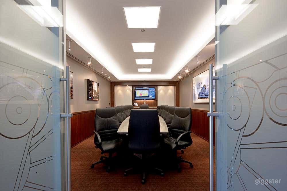 State-of-the-art Meeting Room Photo 2