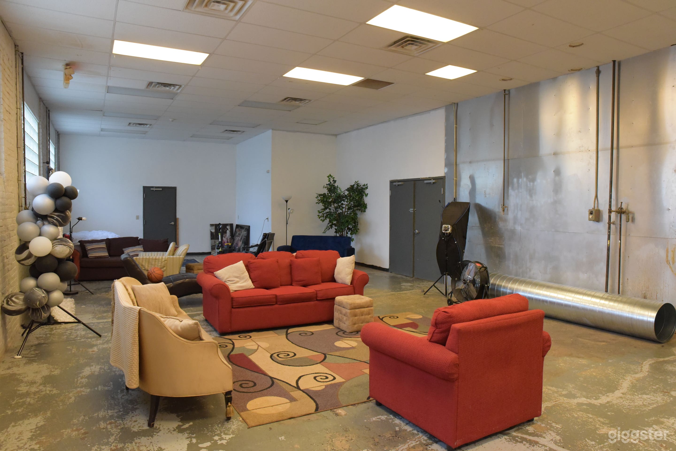 Stylish Loft Studios w/ Natural Lights Photo 2