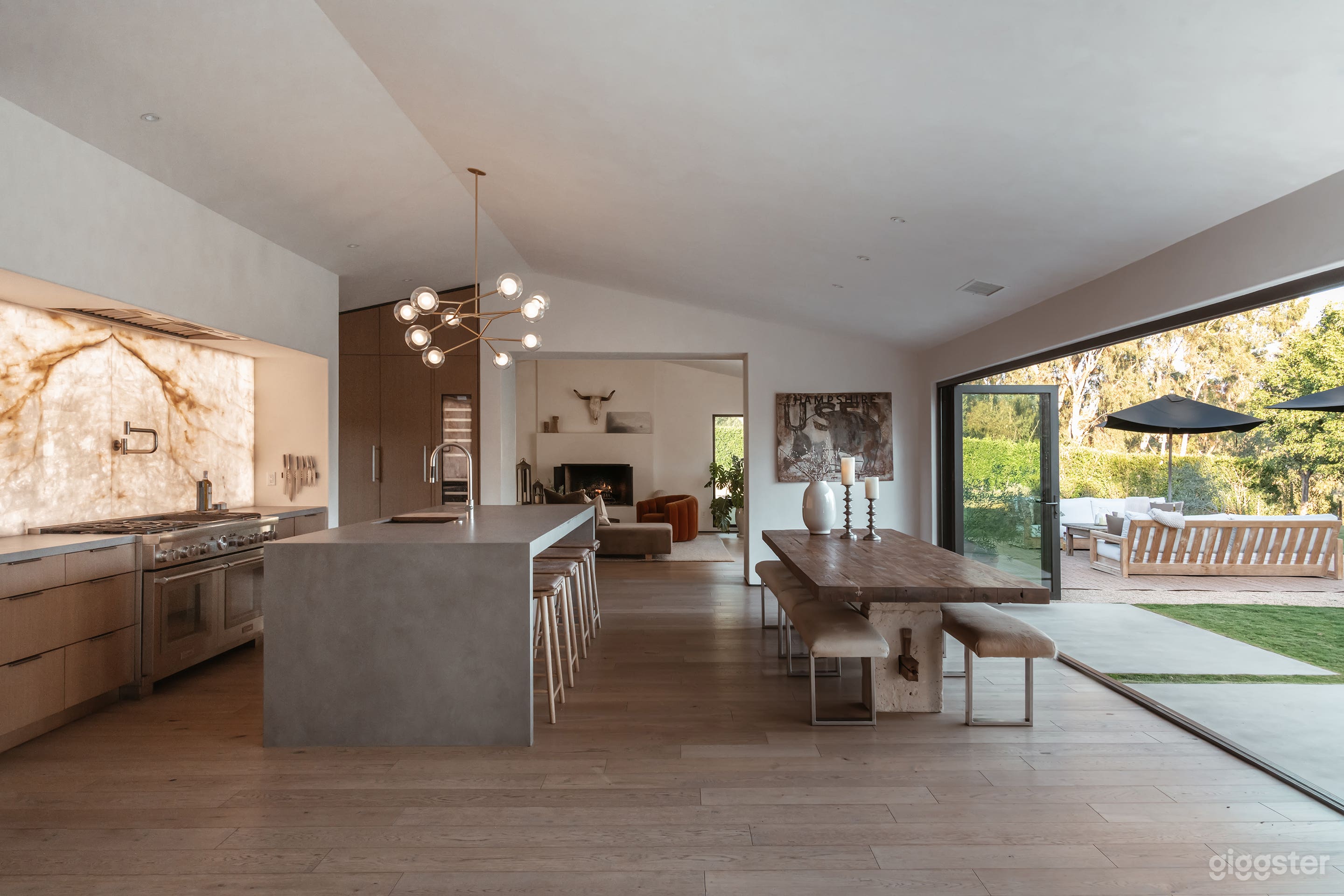 Sprawling Country Estate Photo 4