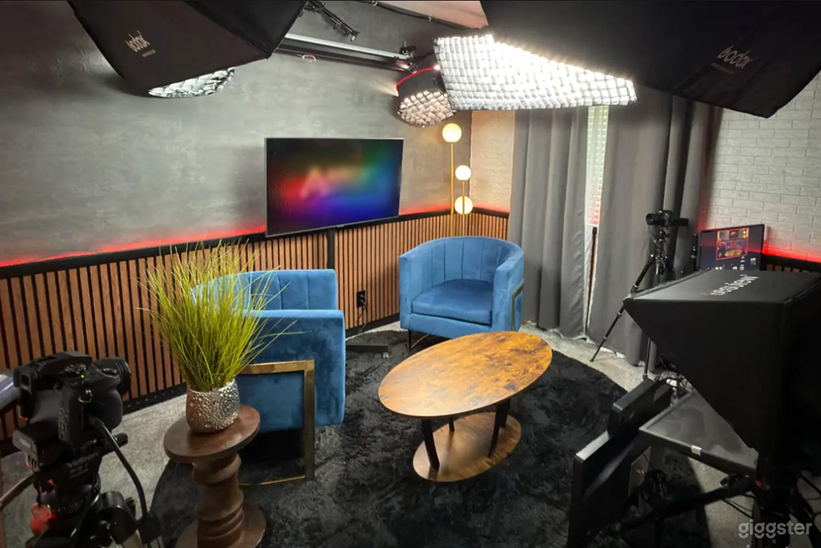 Podcast Conversation Lounge Photo 2