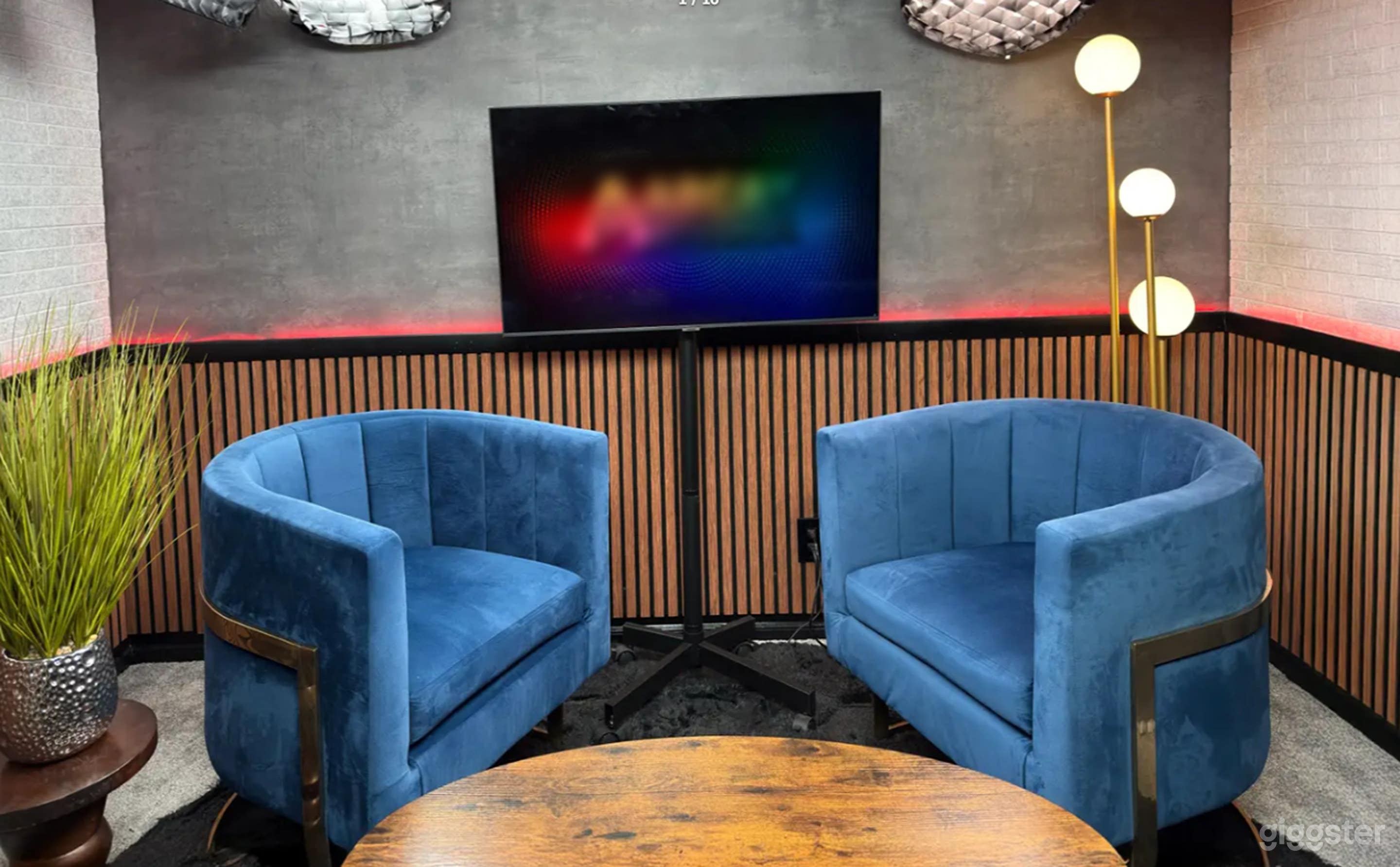 Podcast Conversation Lounge Photo 3