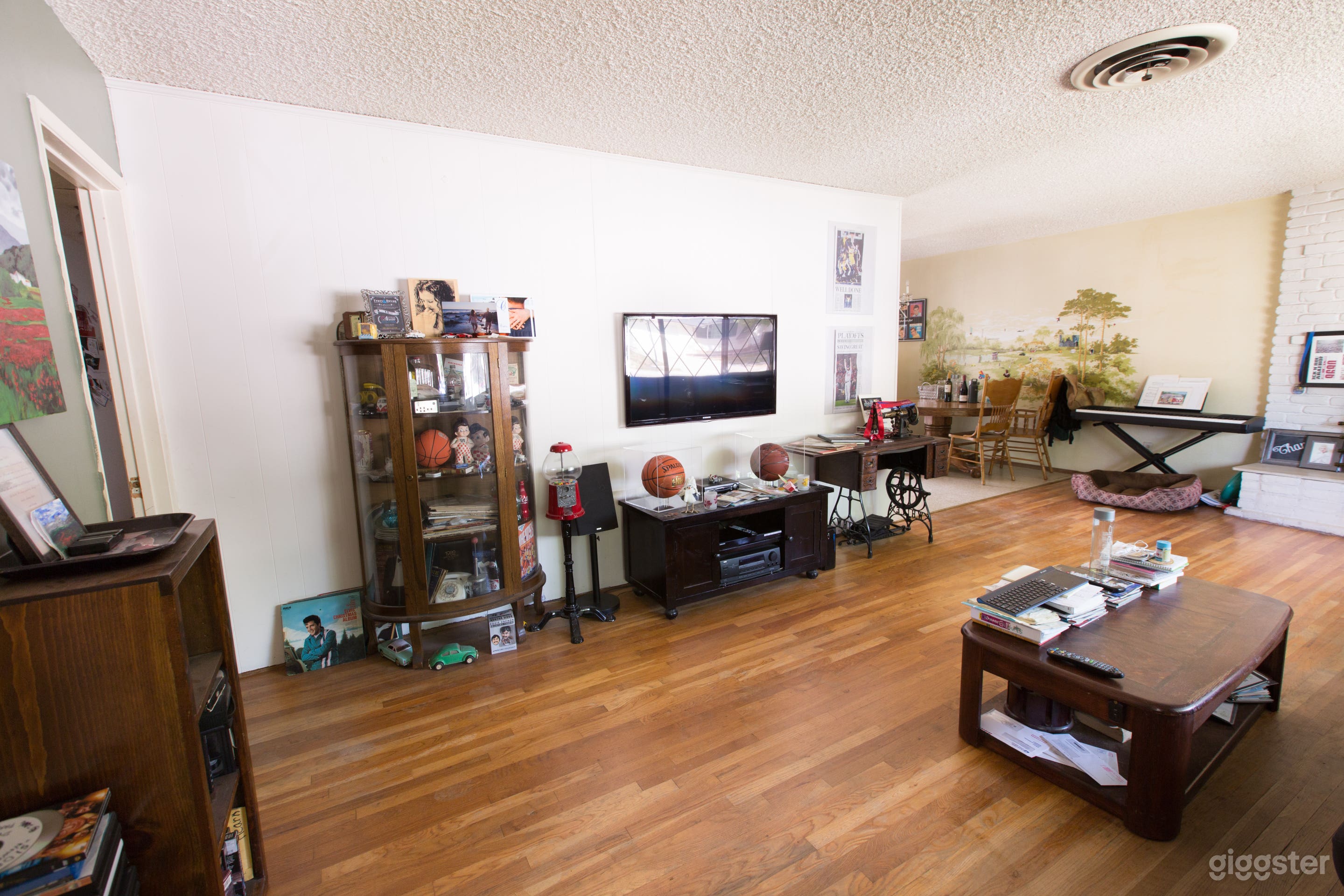 50's-60's-70's Family Home w/ MODERN KITCHEN Photo 4