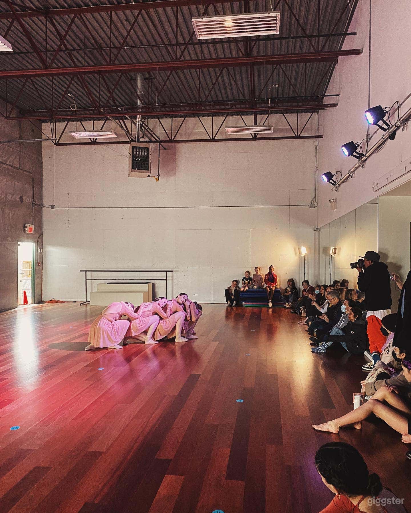 Multi-Purpose Studio 6 Photo 3