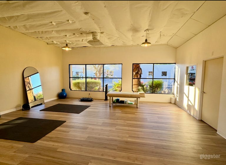  ☀️Modern, Multi-Use Light Filled Studio w/ Parking 