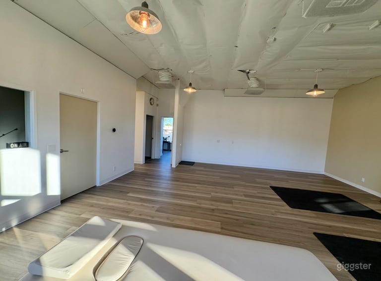  ☀️Modern, Multi-Use Light Filled Studio w/ Parking 