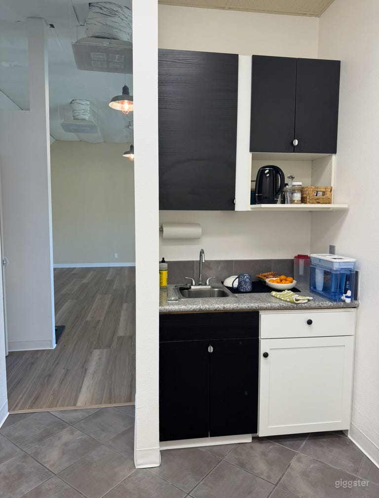  ☀️Modern, Multi-Use Light Filled Studio w/ Parking 