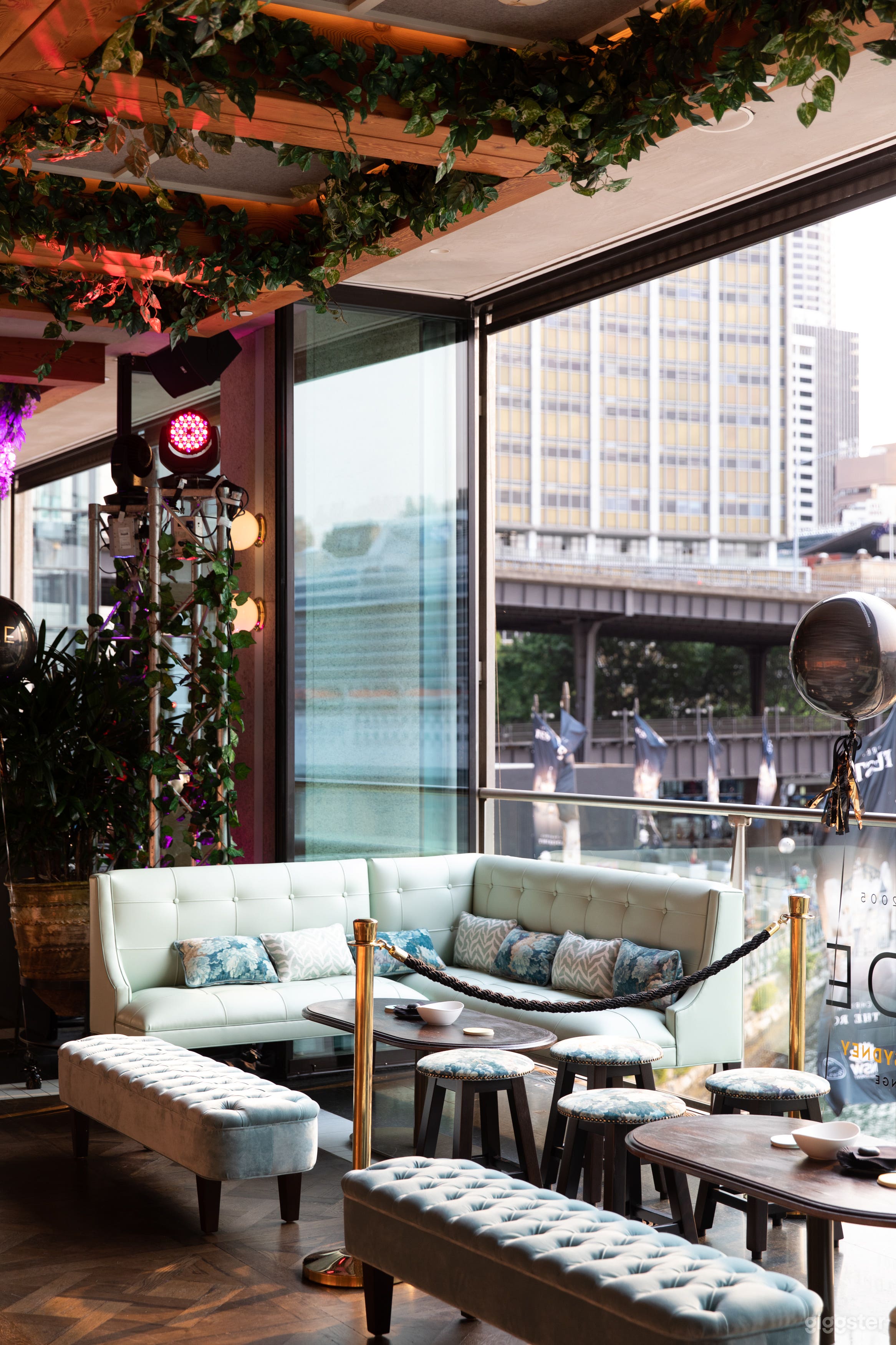 Chic Airy Bar with Harbour Views in Sydney Photo 4