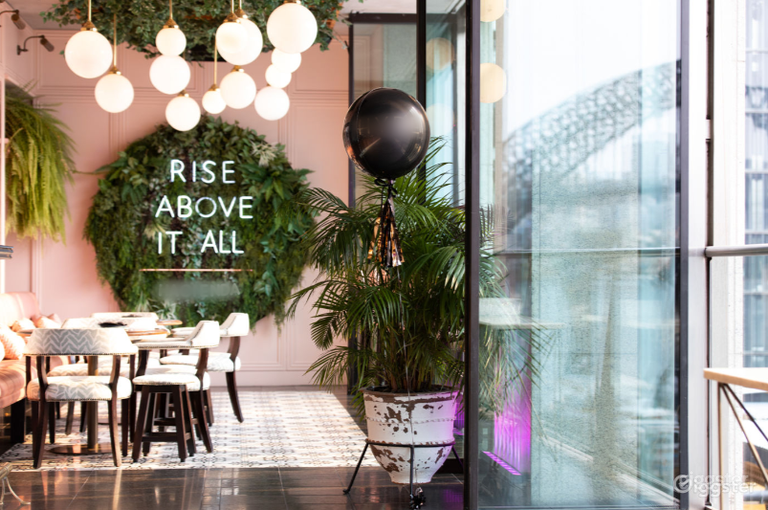  Chic Airy Bar with Harbour Views in Sydney 