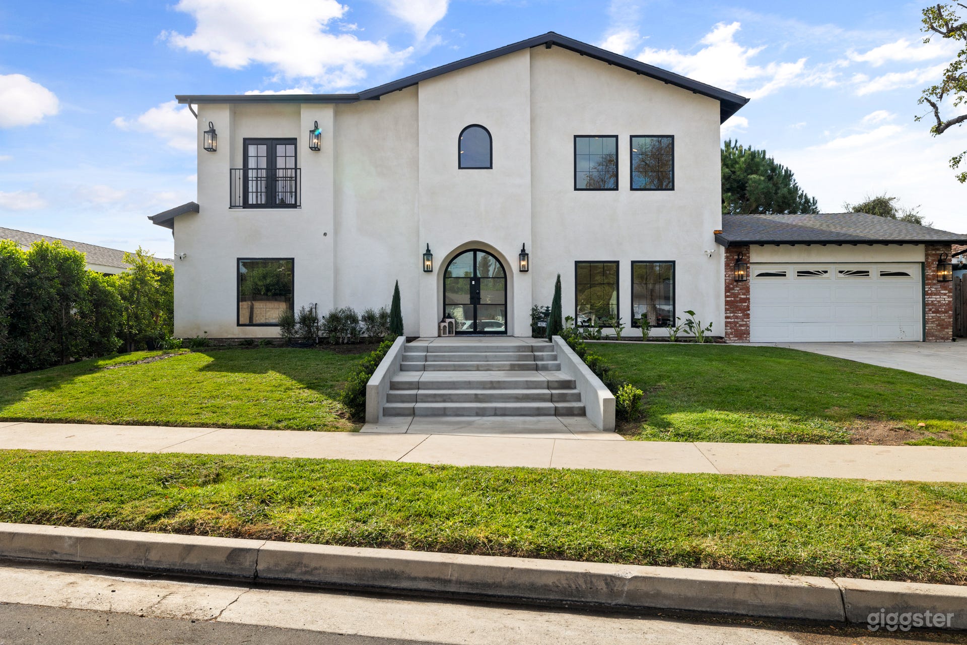 Vertical Series Filming Favorite | Modern Luxury Photo 2