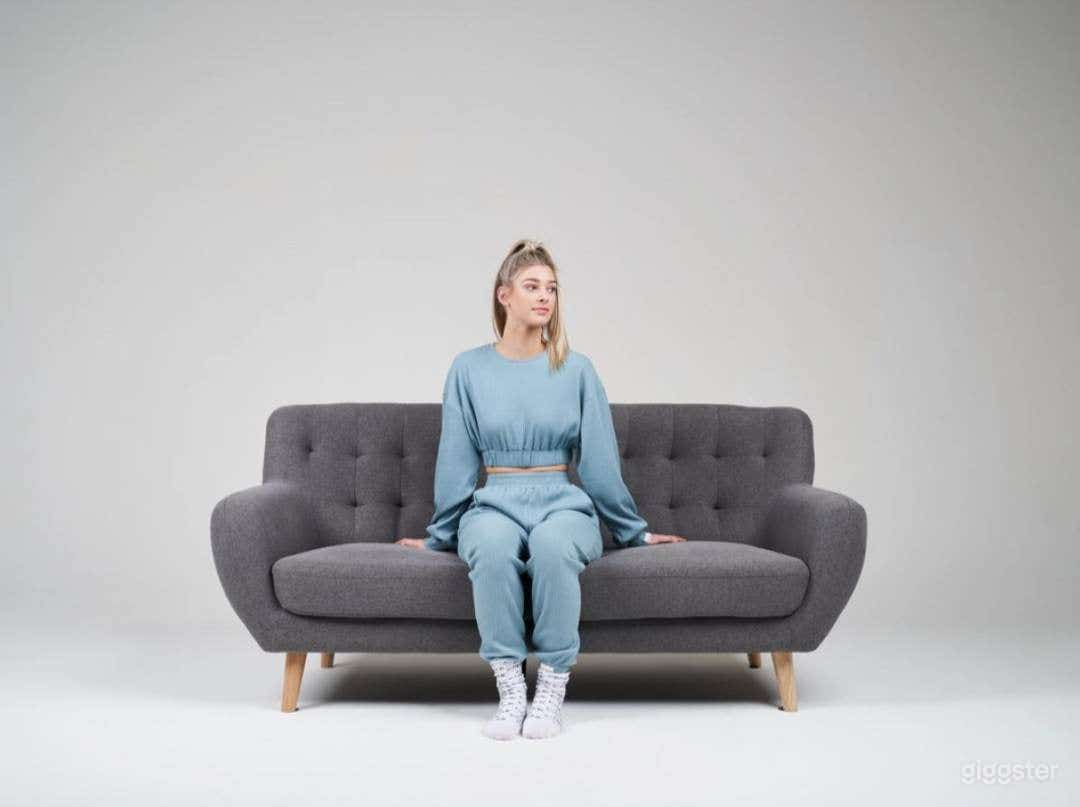 Professional Shoot Space w/ Cyclorama Wall Photo 3