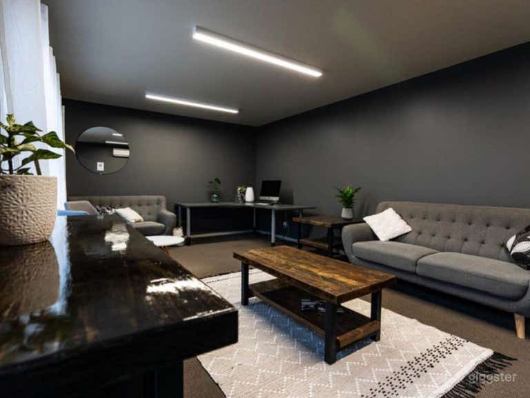  Professional Shoot Space w/ Cyclorama Wall 