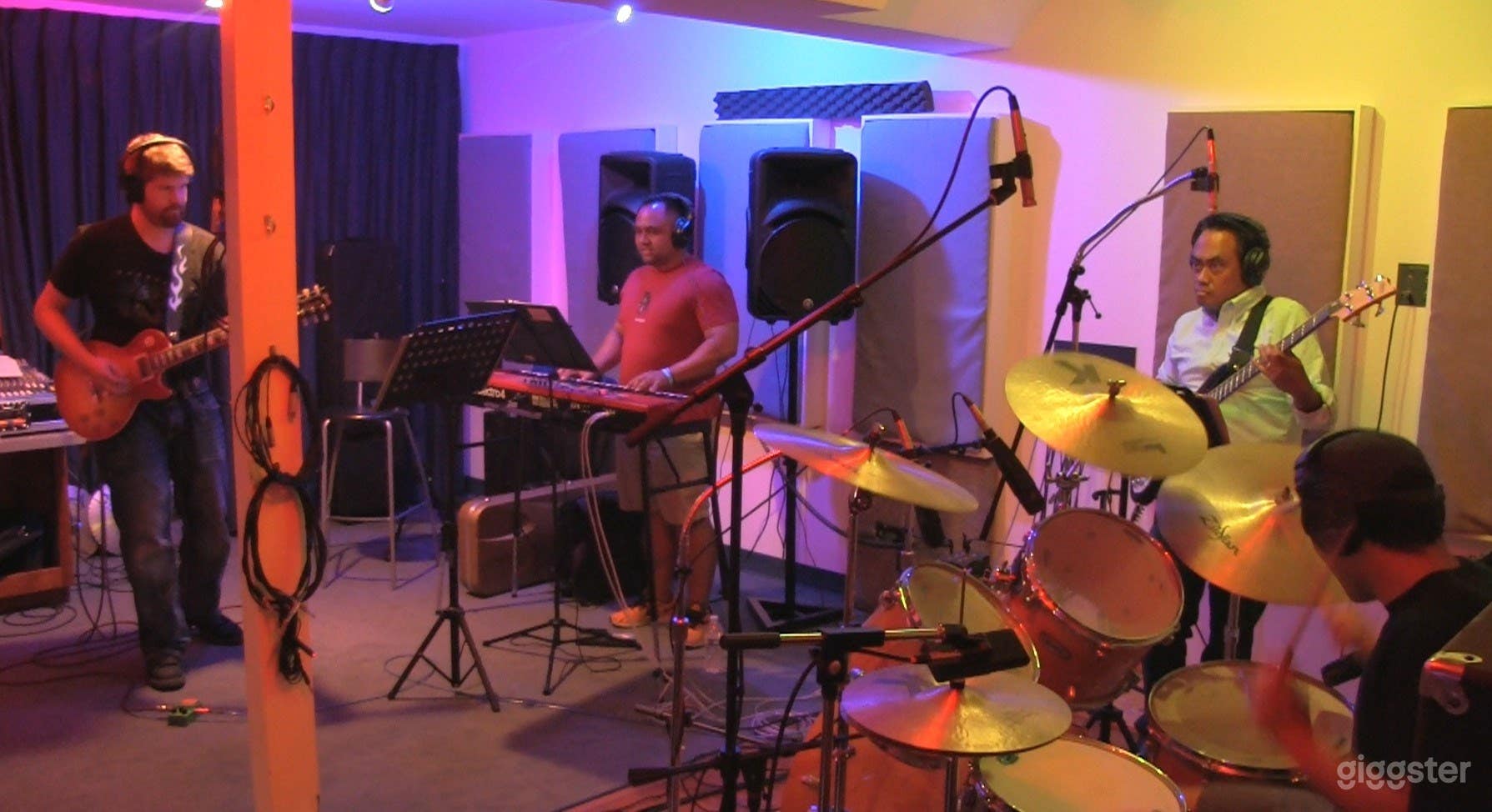 A Multi-Purpose Center Stage Room Photo 3