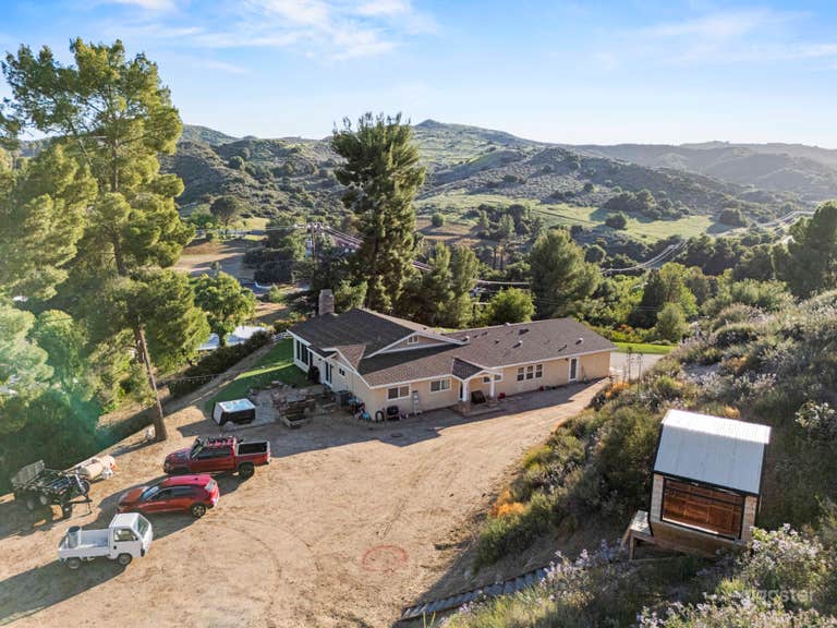  Stunning Ranch Style Valley View Home 