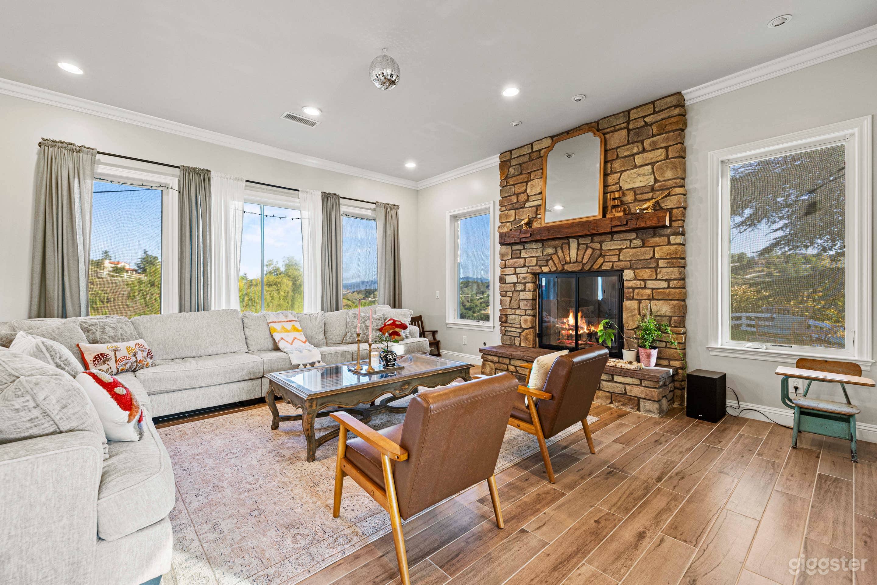 Stunning Ranch Style Valley View Home Photo 2