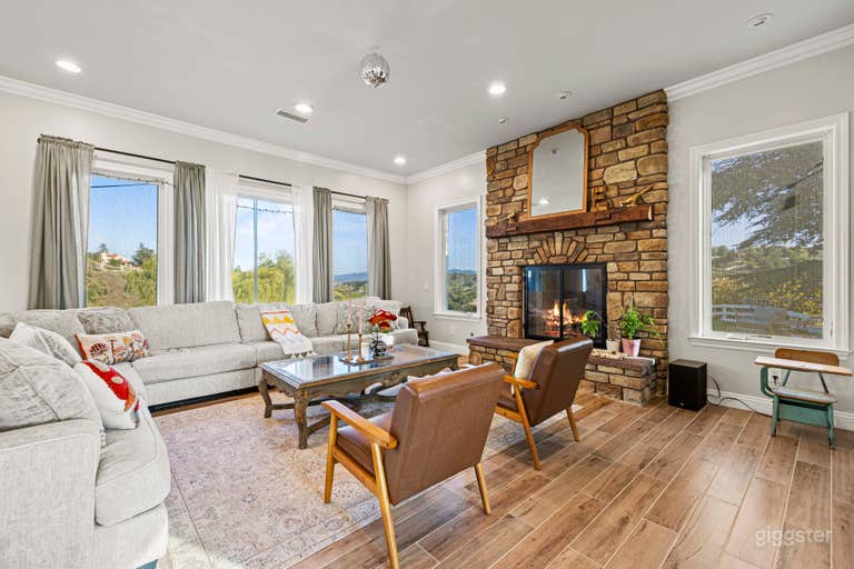  Stunning Ranch Style Valley View Home 