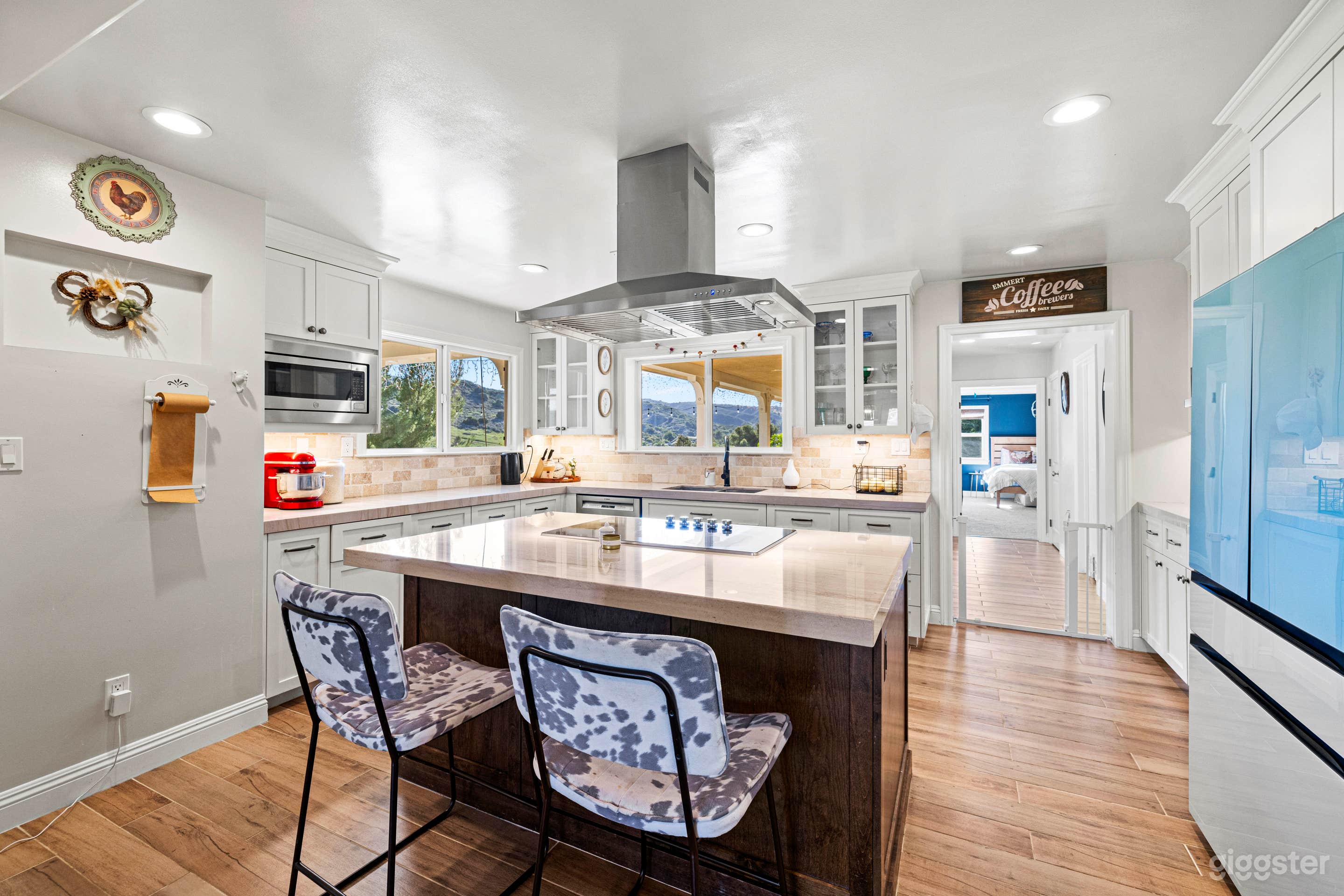 Stunning Ranch Style Valley View Home Photo 3