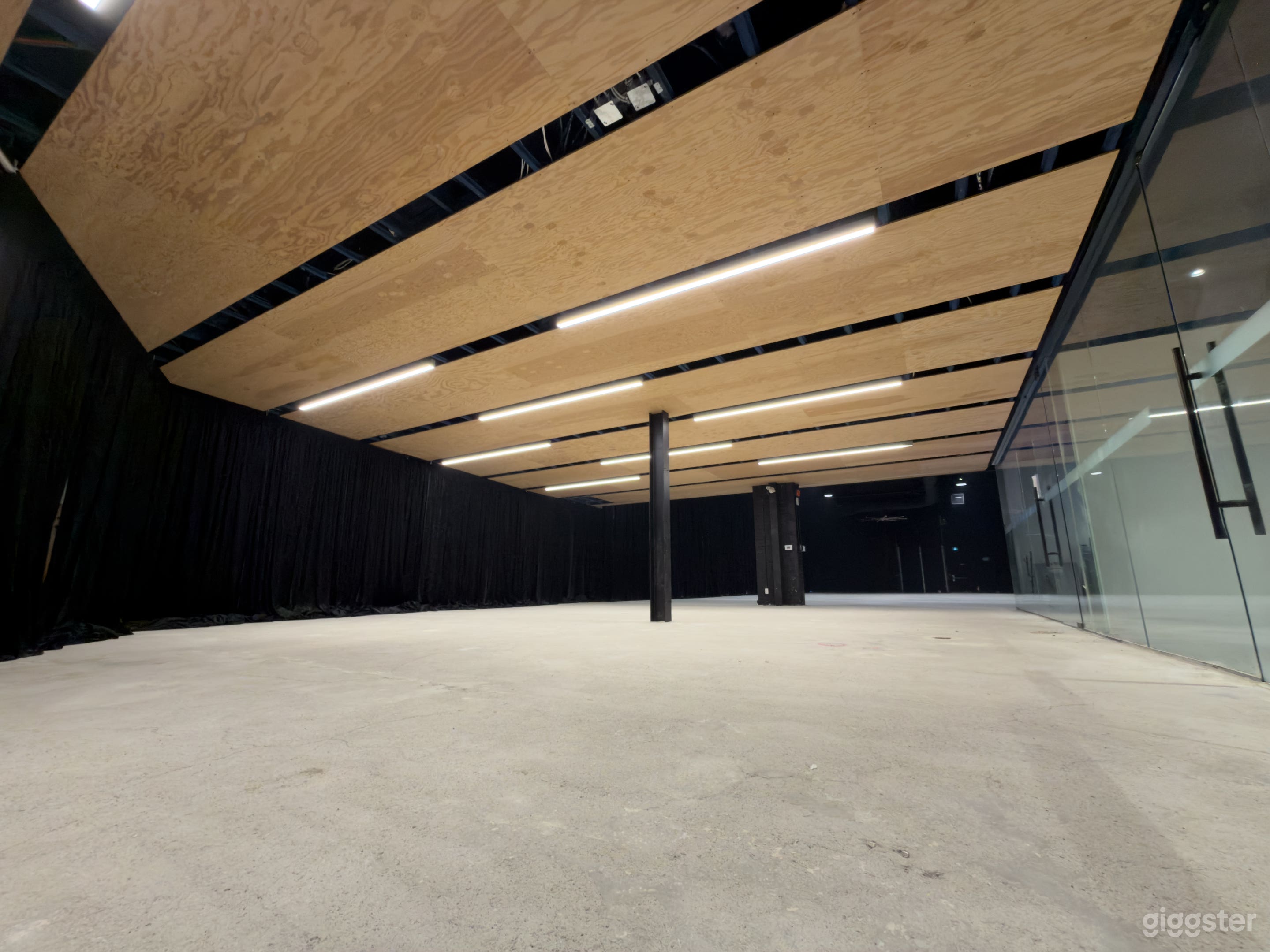 Spacious Industrial Studio – Perfect for Film &amp; Photo Shoots Photo 4