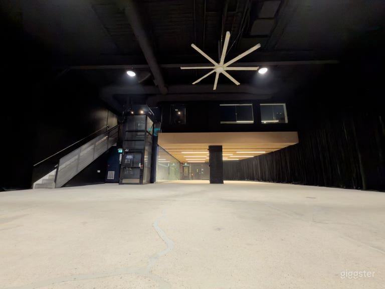  Spacious Industrial Studio – Perfect for Film & Photo Sh 