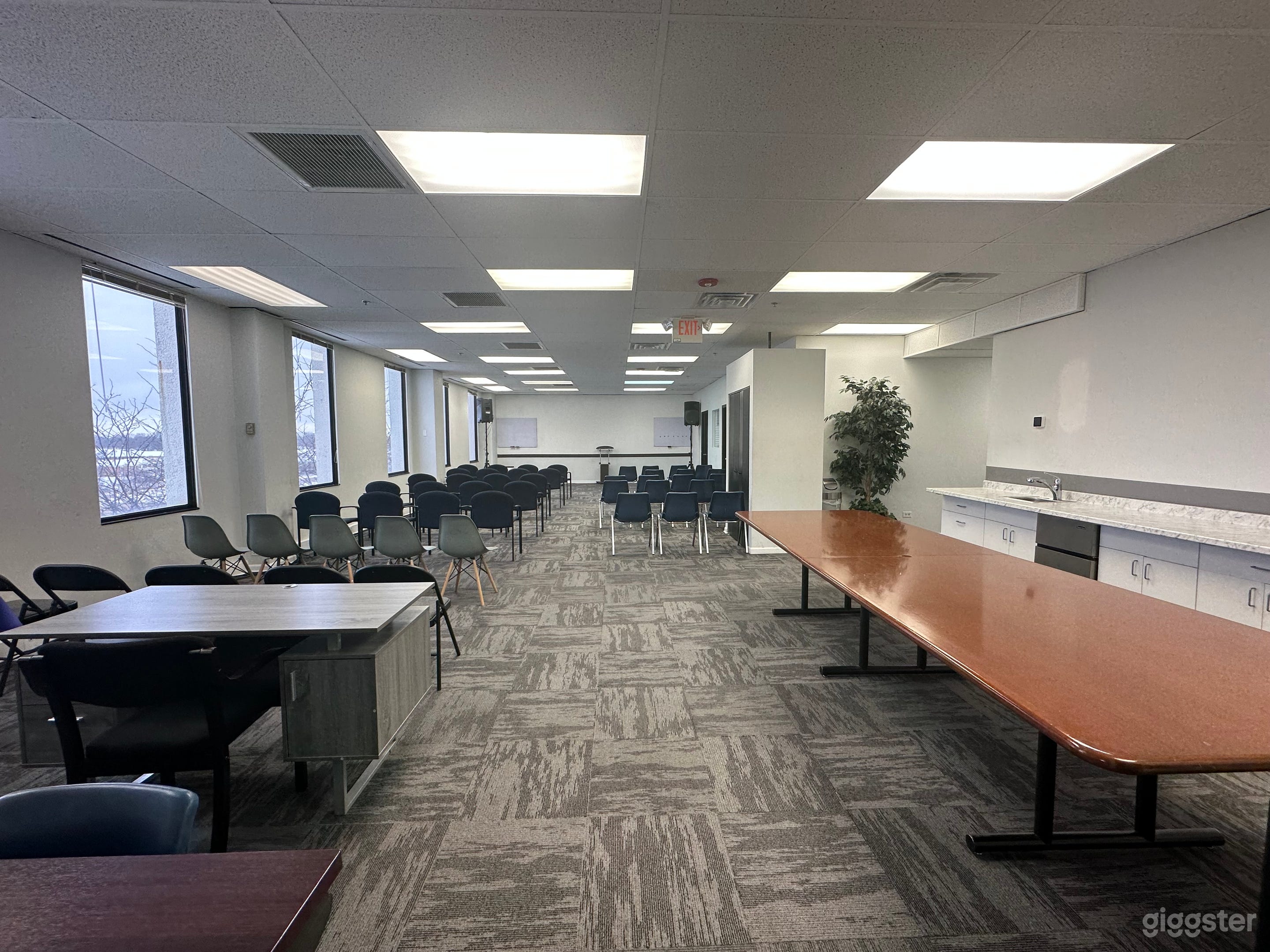 1500 Sqft. Conference Room + Kitchen Photo 1