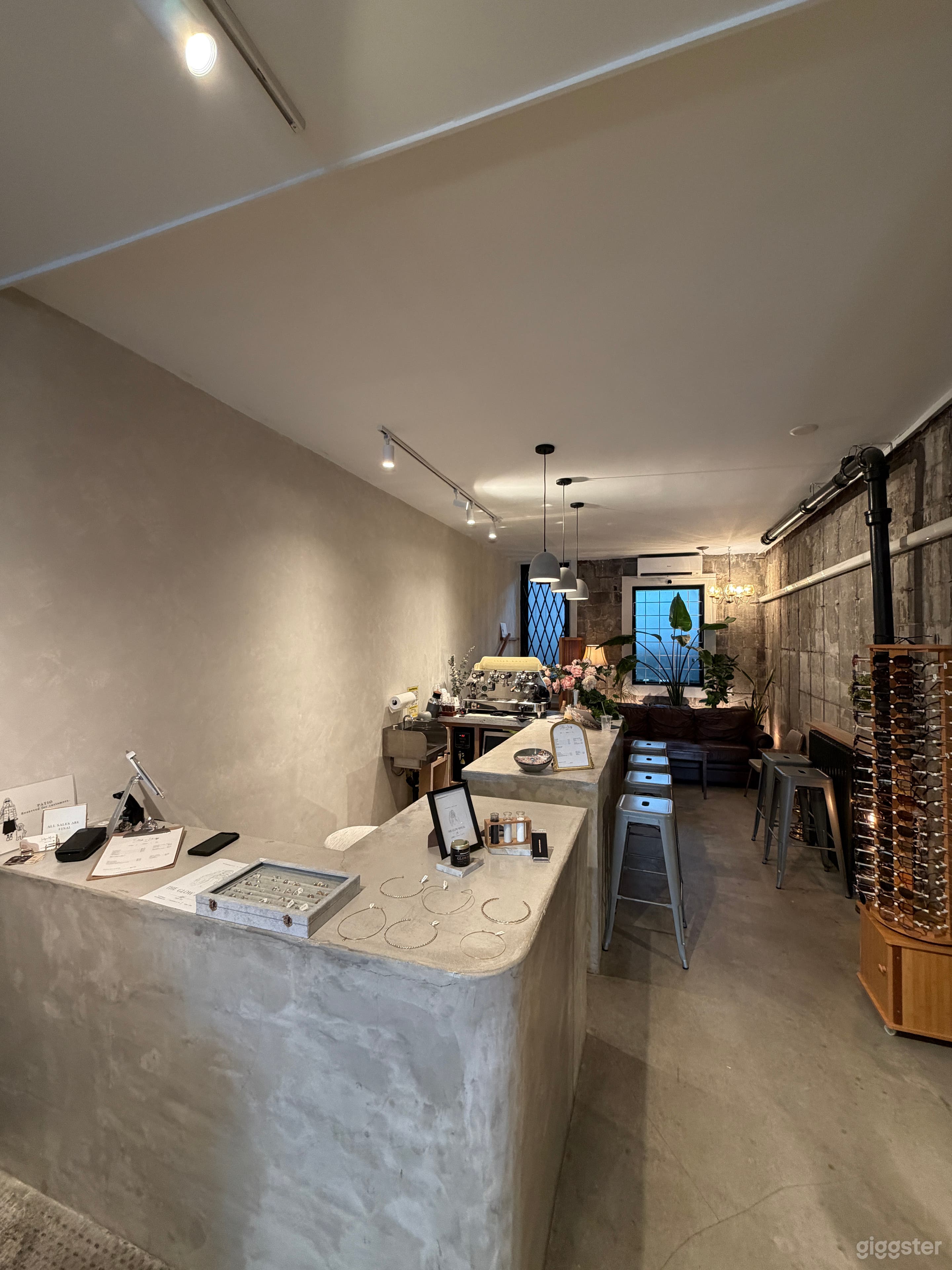 A Charming Hidden Gem in the heart of Queen West. Photo 2