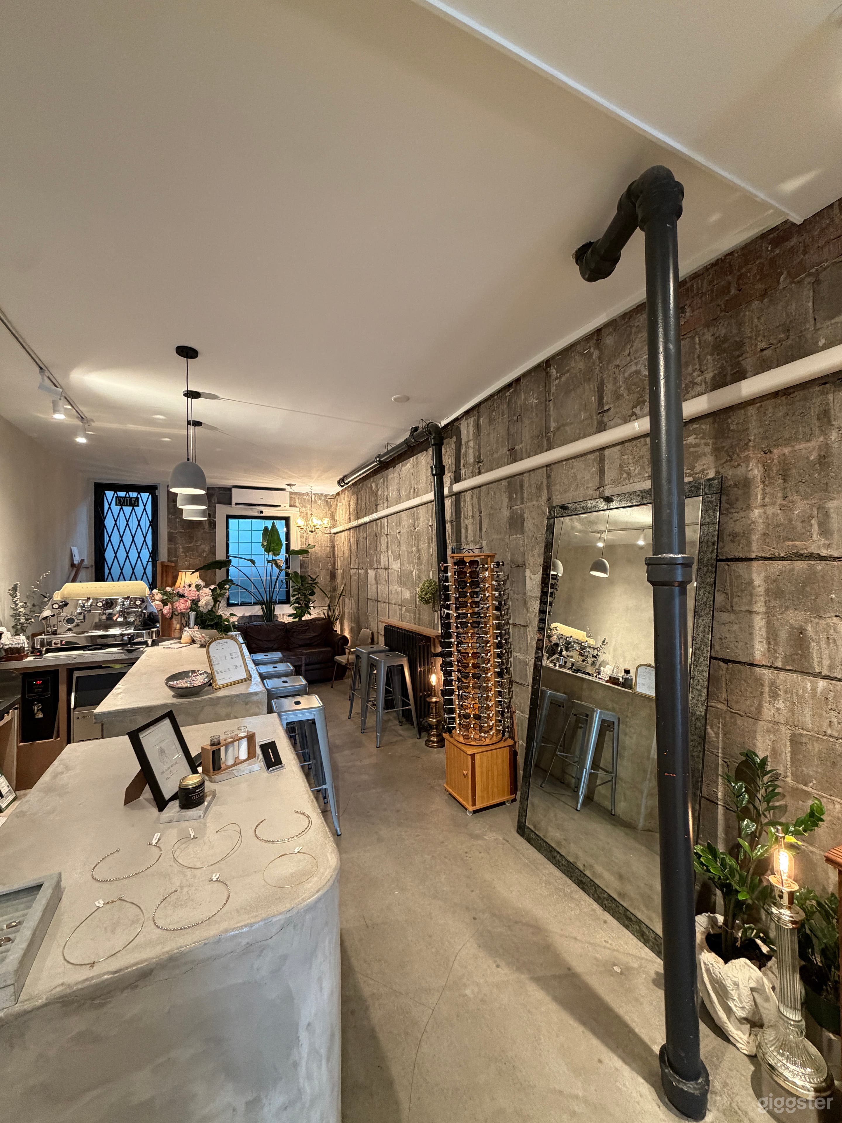 A Charming Hidden Gem in the heart of Queen West. Photo 3