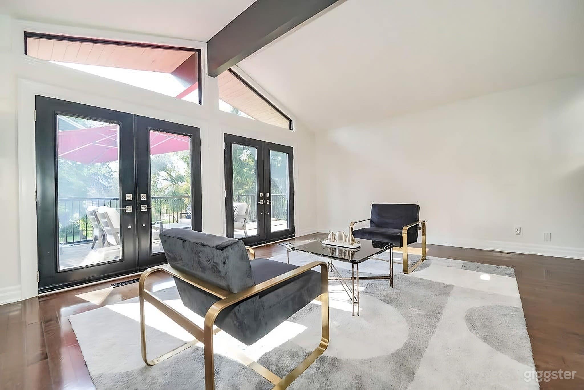 Cinematic Mansion, Dramatic Ceilings, Expansive Garden Views Photo 4