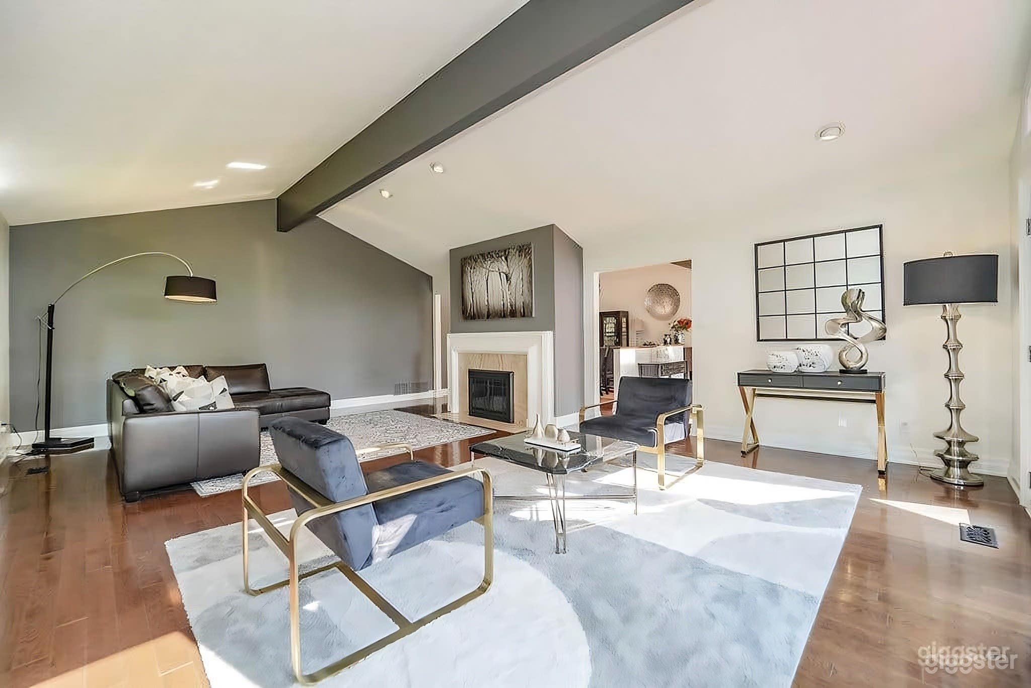 Cinematic Mansion, Dramatic Ceilings, Expansive Garden Views Photo 3