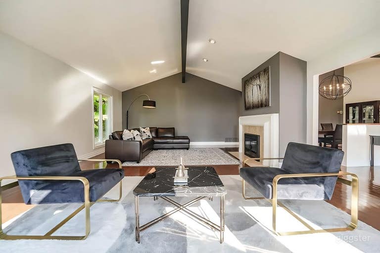  Cinematic Mansion, Dramatic Ceilings, Expansive Garden Views 