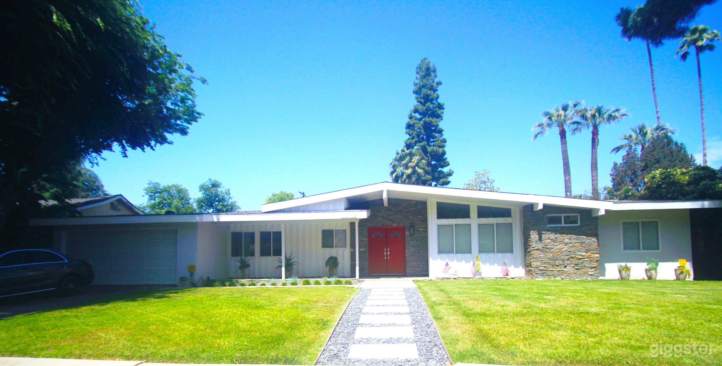 Minimalist Suburban Mid-Century Home Photo 1
