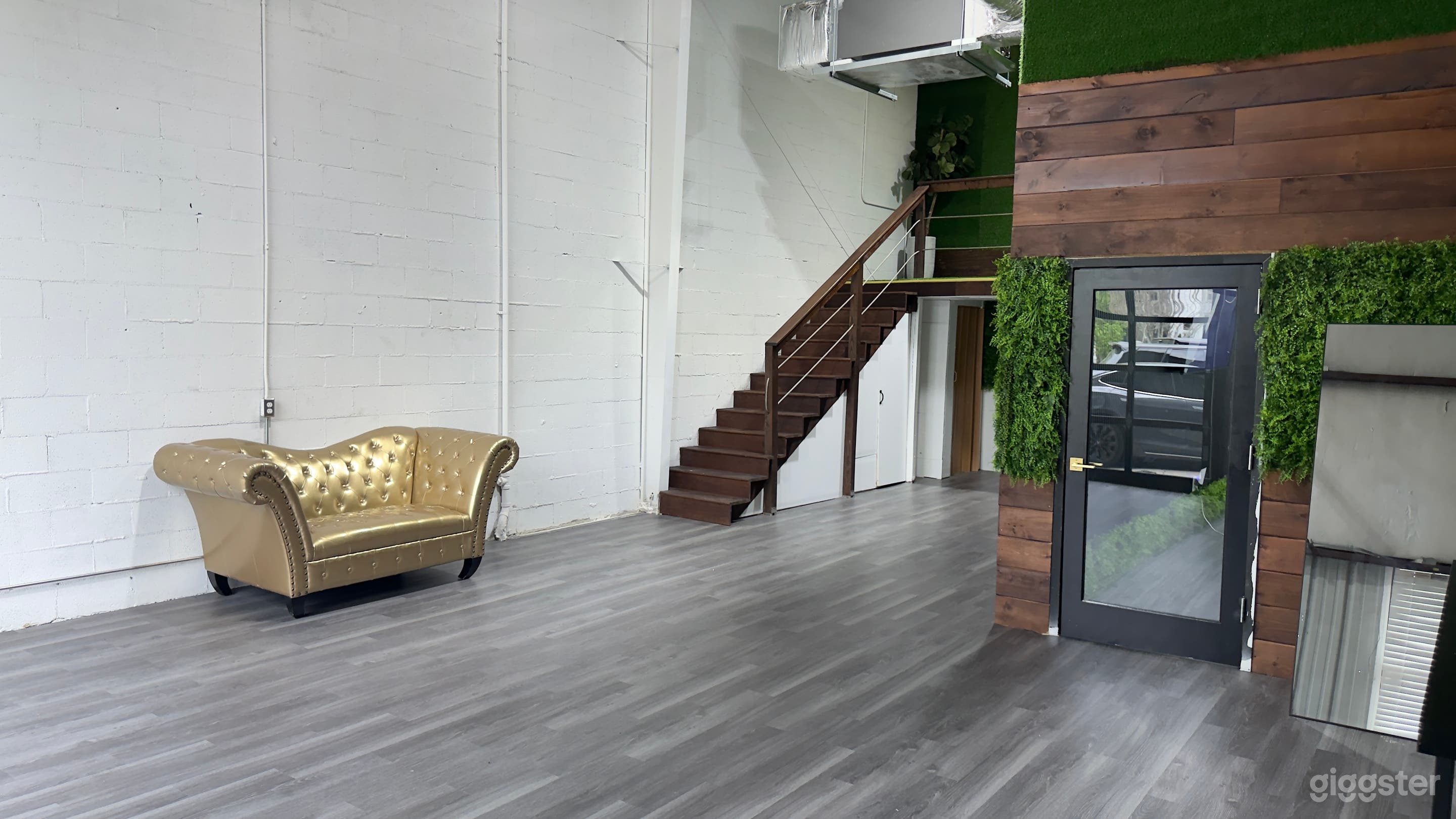 Unique Creative Space Photo 4