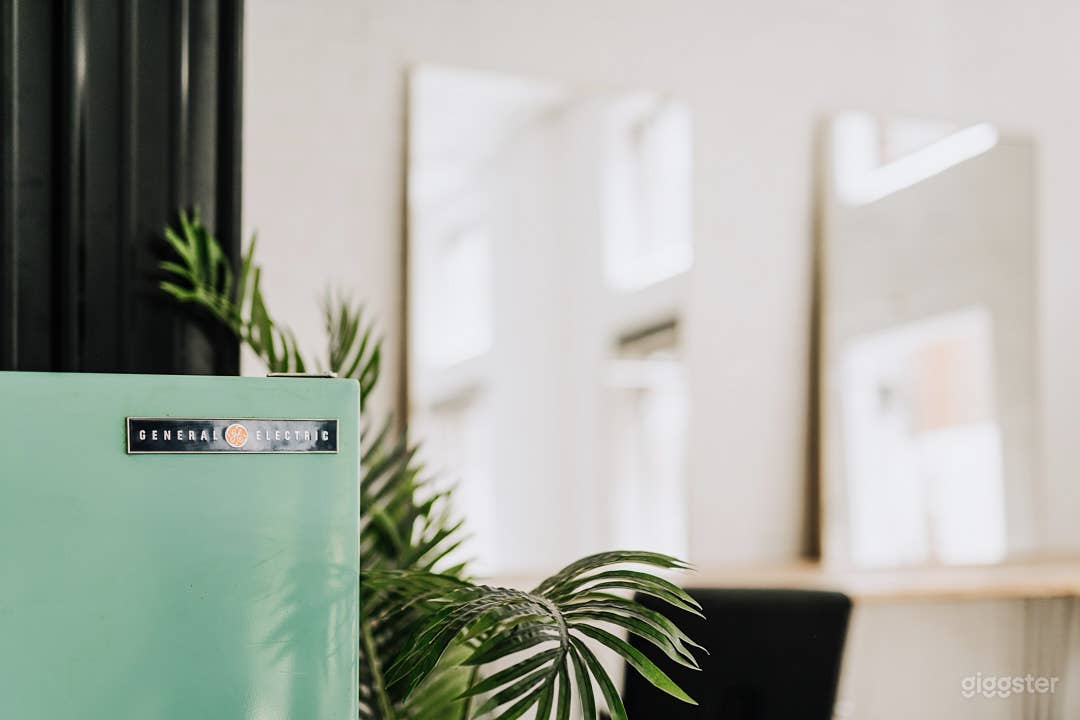 Natural Light, White Brick- Studio Photo 3