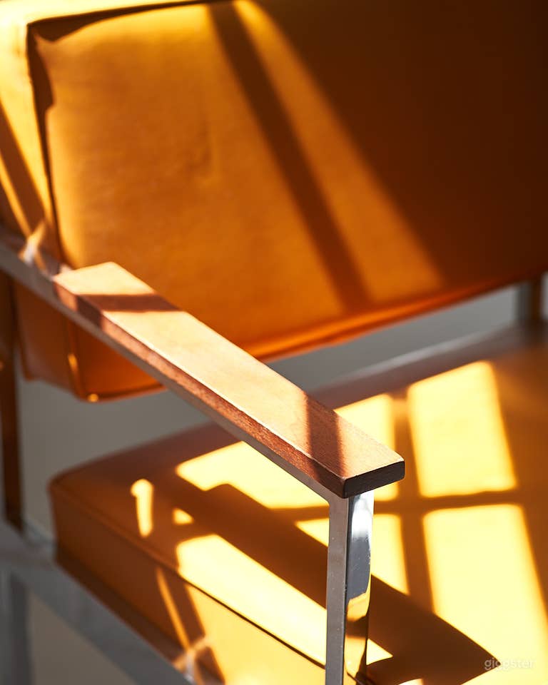  Natural Light, White Brick- Studio 